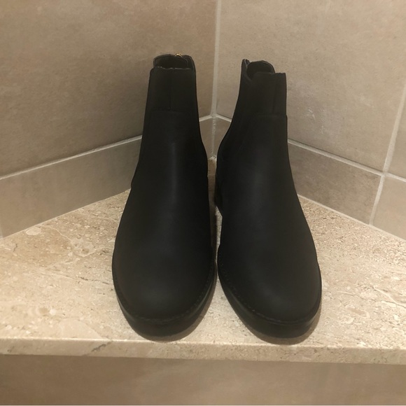 NWT - Cole Haan Black Waterproof Leather Boots - Sz 7.5 - Picture 10 of 16